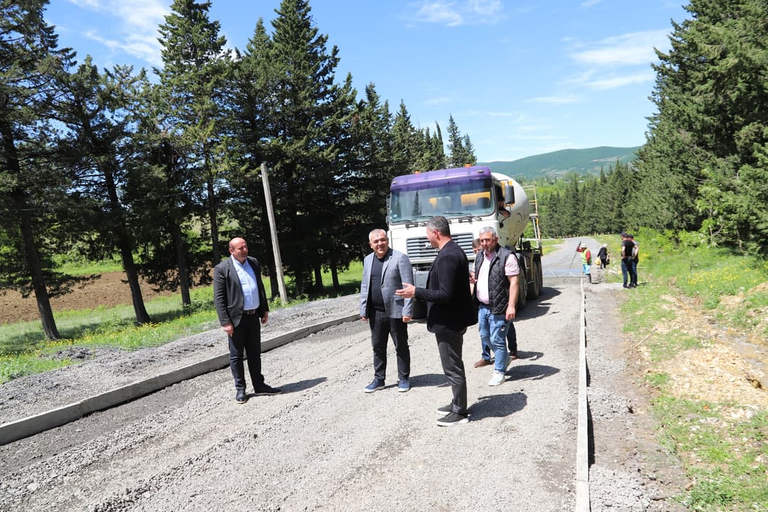 ზედა და ქვედა ალისუბნის დამაკავშირებელ საავტომობილო გზაზე სარეაბილიტაციო სამუშაოები ინტენსიურ რეჟიმში ხორციელდება