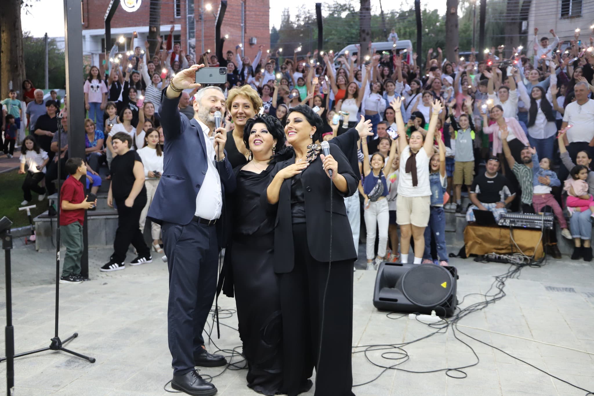 Frontnews image description