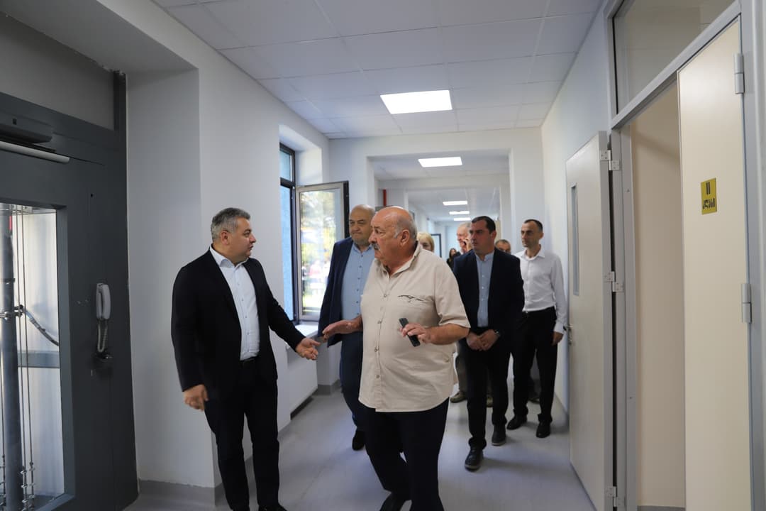 თერჯოლის მუნიციპალიტეტის მერმა სოფელ რუფოთში ახლად რეაბილიტირებული საჯარო სკოლა დაათვალიერა