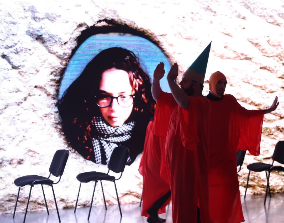 Frontnews image description