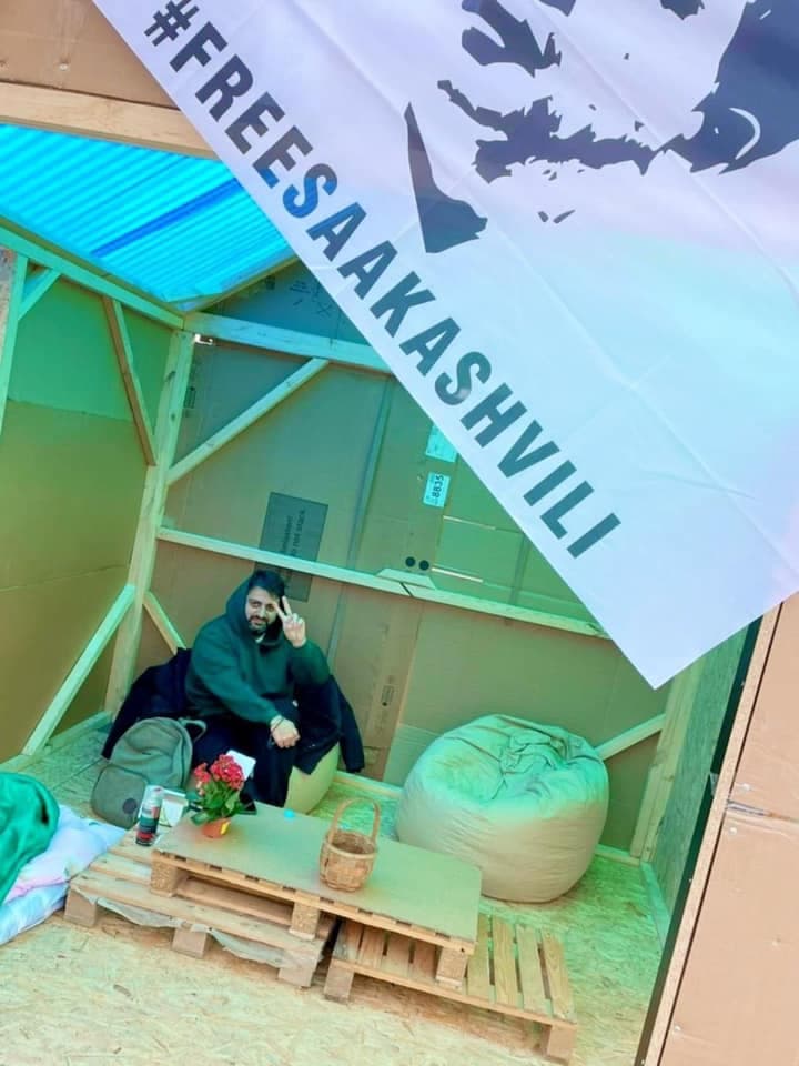 ჟურნალისტმა გიგლა თუმანიშვილმა რუსთავის ციხესთან შიმშილობა დაიწყო