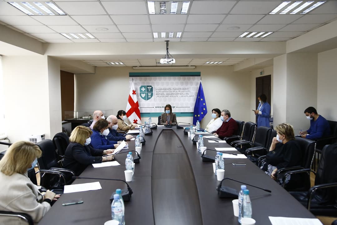 დაავადების გართულების მაღალი რისკის მქონე კოვიდინფიცირებულ პაციენტებს მონოკლონური ანტისხეულებით უმკურნალებენ