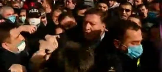 საქალაქო სასამართლოსთან გიგი უგულავა დააკავეს