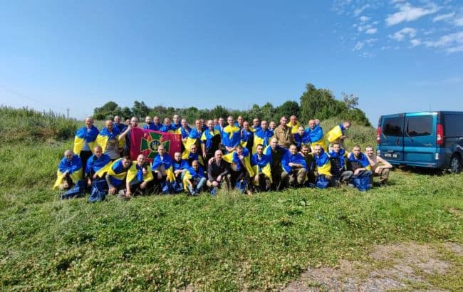 “ჩვენ ვაბრუნებთ მარიუპოლისა და აზოვსტალის დამცველებს” – უკრაინამ რუსული ტყვეობიდან 40-ზე მეტი სამხედრო დააბრუნა