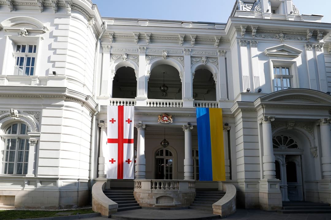 ორბელიანების სასახლეზე საქართველოს და უკრაინის დროშები გადმოფინეს