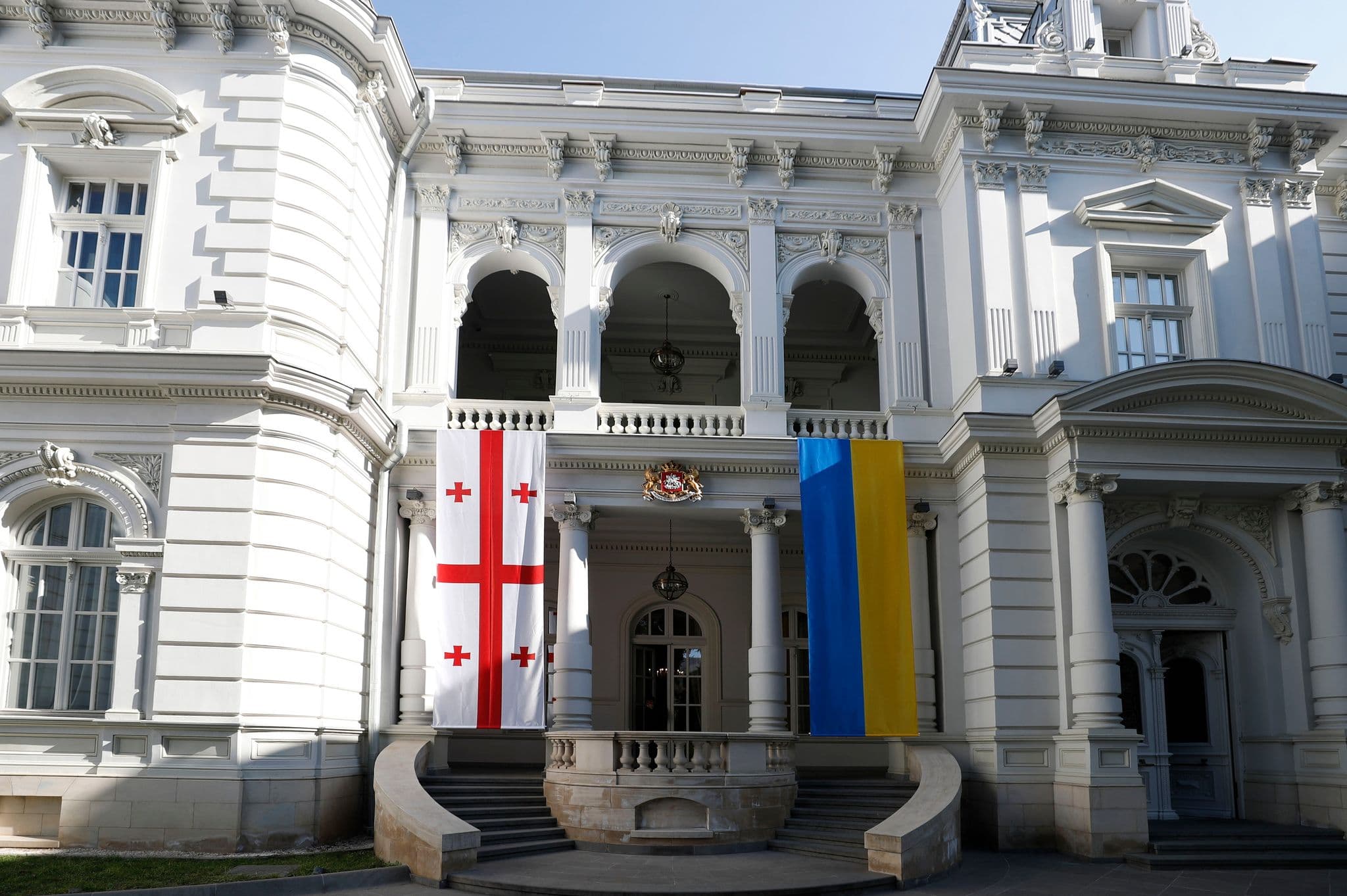 Frontnews image description