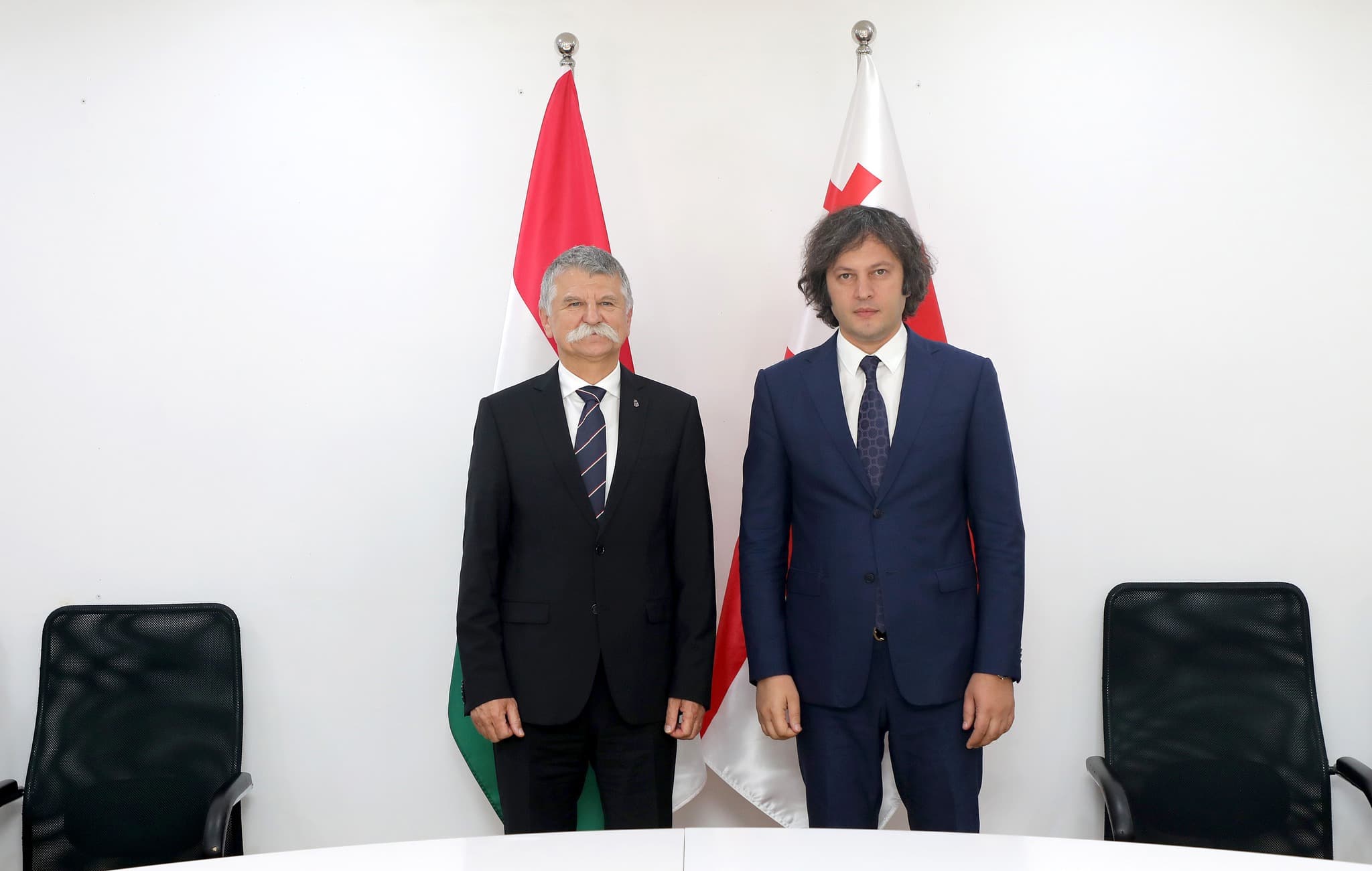 Frontnews image description