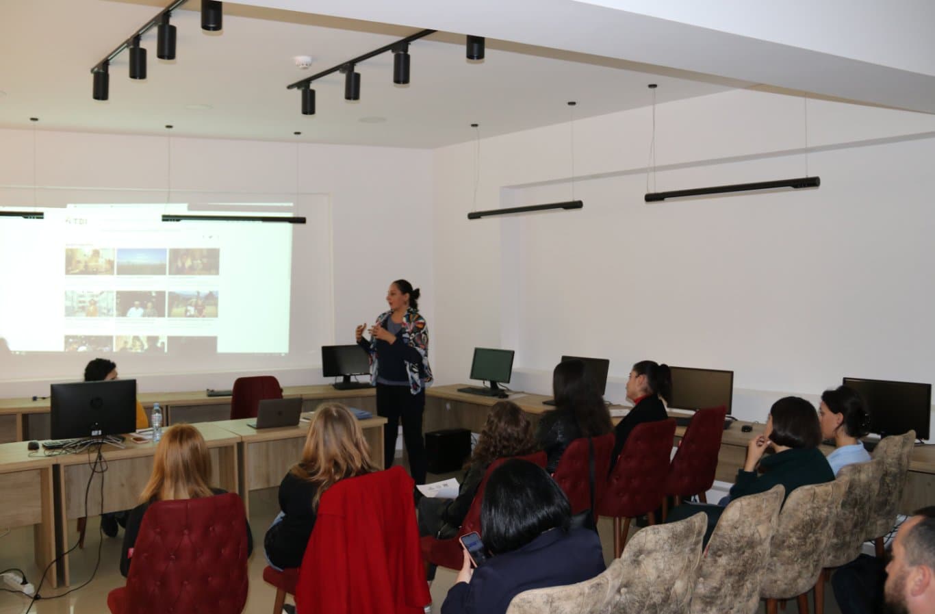 Frontnews image description