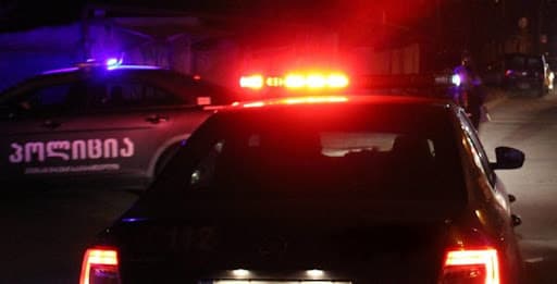 ოზურგეთში საპატრულო პოლიციის თანამშრომელი ოჯახური ძალადობის ფაქტზე დააკავეს