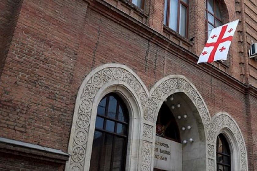 საგარეო უწყება – უკრაინის პარლამენტში პერფორმანსისას გამოიფინა იმ ქვეყნების დროშები, რომელთაც სამხედრო მხარდაჭერა აღმოუჩინეს