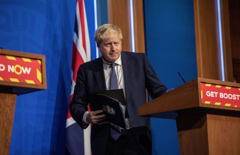 დიდმა ბრიტანეთმა 5 რუსულ ბანკს და პუტინთან დაახლოებულ 3 ბიზნესმენს სანქციები დაუწესა