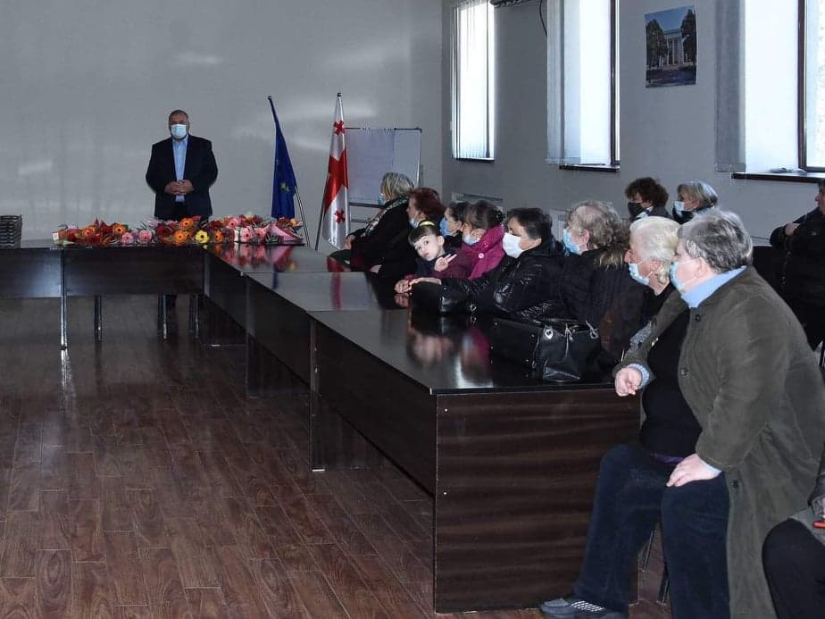 წყალტუბოს მუნიციპალიტეტის მერმა 8 მარტი სხვადასხვა პროფესიის ქალბატონებს მიულოცა