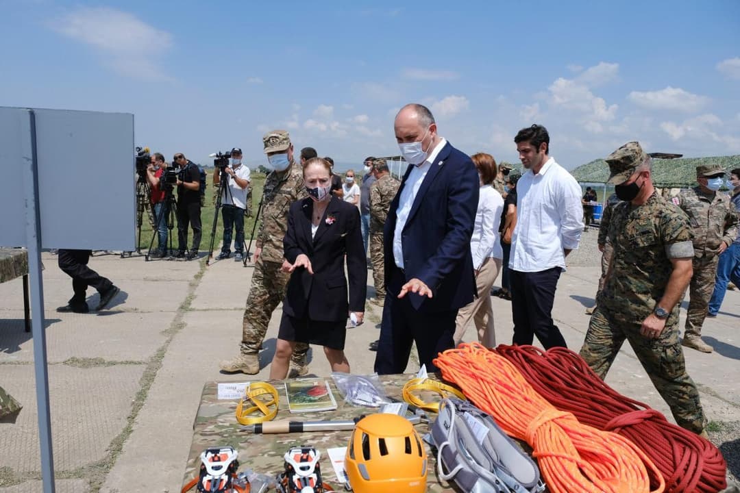 თავდაცვის სამინისტრომ „გენერალ მაზნიაშვილის სახელობის ახალგაზრდულ ლეგიონს“ აღჭურვილობა გადასცა