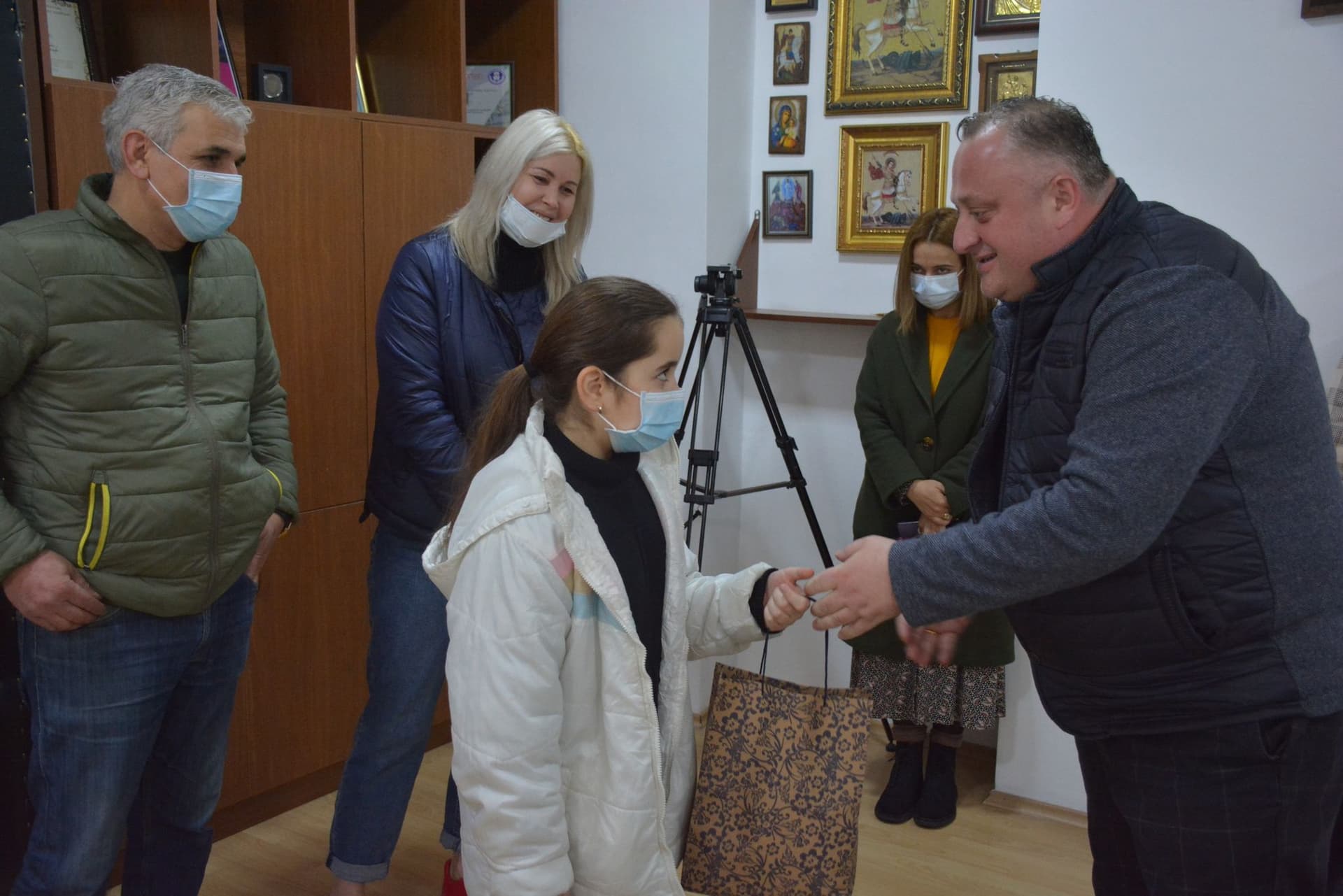 Frontnews image description