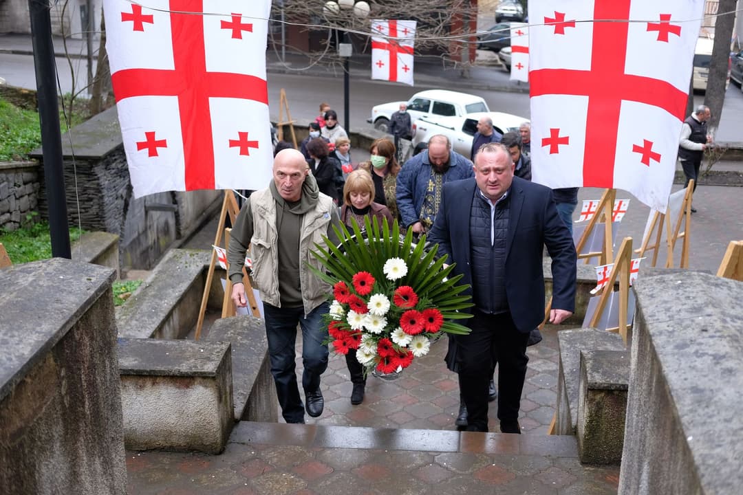 ჭიათურის მუნიციპალიტეტის მერმა 9 აპრილს დაღუპულთა ხსოვნას პატივი მიაგო