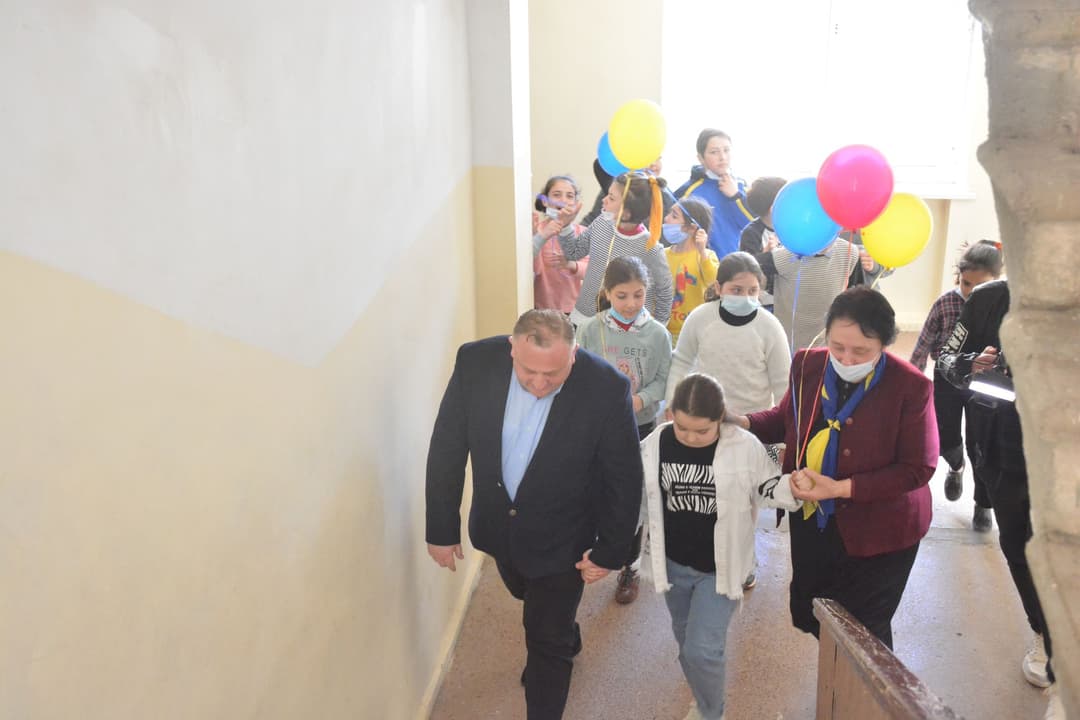 ჭიათურის მეოთხე საჯარო სკოლაში უკრაინაში მცხოვრები, წარმოშობით ქართველი მოსწავლე ჩაირიცხა