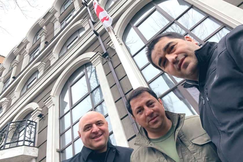 Frontnews image description