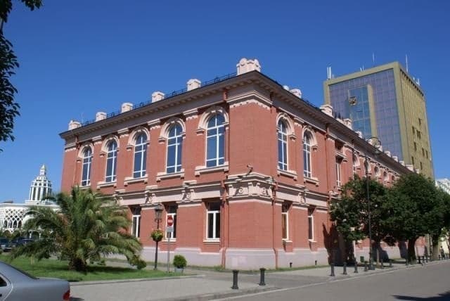 სახალხო დამცველი “საერთო სასამართლოების შესახებ“ კანონის დებულებების არაკონსტიტუციურად ცნობას ითხოვს