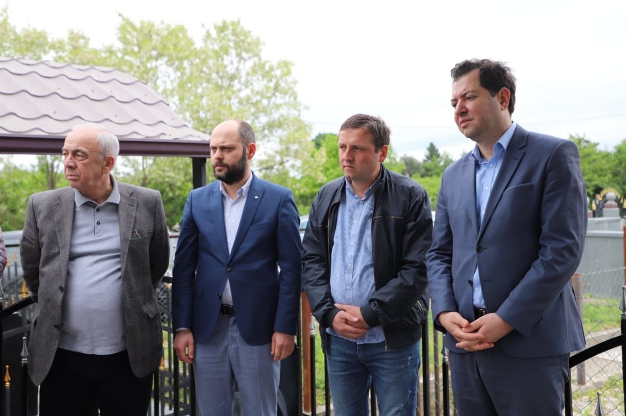 Frontnews image description