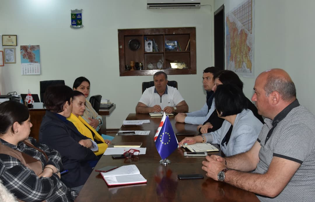 წყალტუბოს მუნიციპალიტეტის მერმა სამსახურების ხელმძღვანელებთან თათბირი გამართა