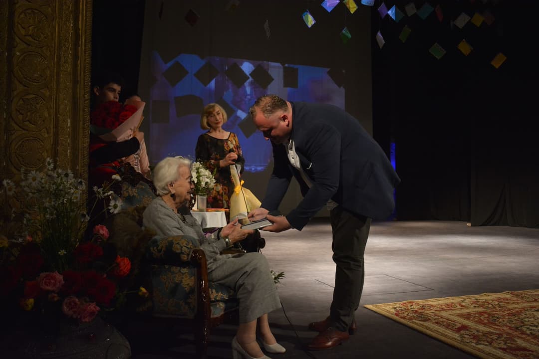 ჭიათურაში 100 წლის მეცნიერთან შეხვედრა გაიმართა