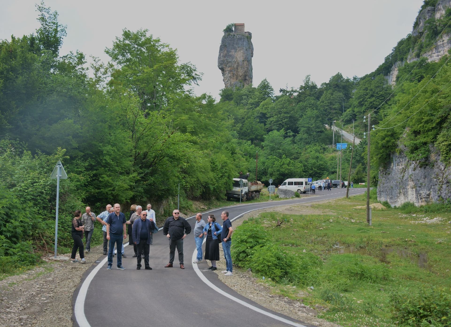 Frontnews image description