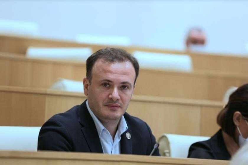 ირაკლი ზარქუა – სალომე ზურაბიშვილის მეგობარი იყო და საფრანგეთის ელჩის თანამდებობაზე მისი გადაწყვეტილებით დაინიშნა