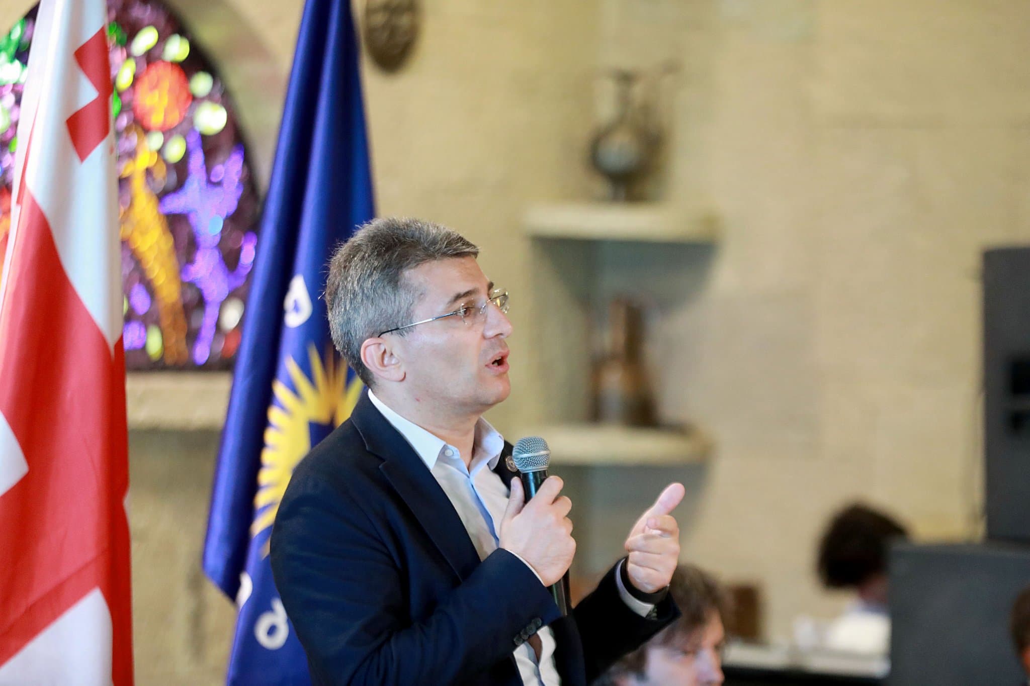 Frontnews image description