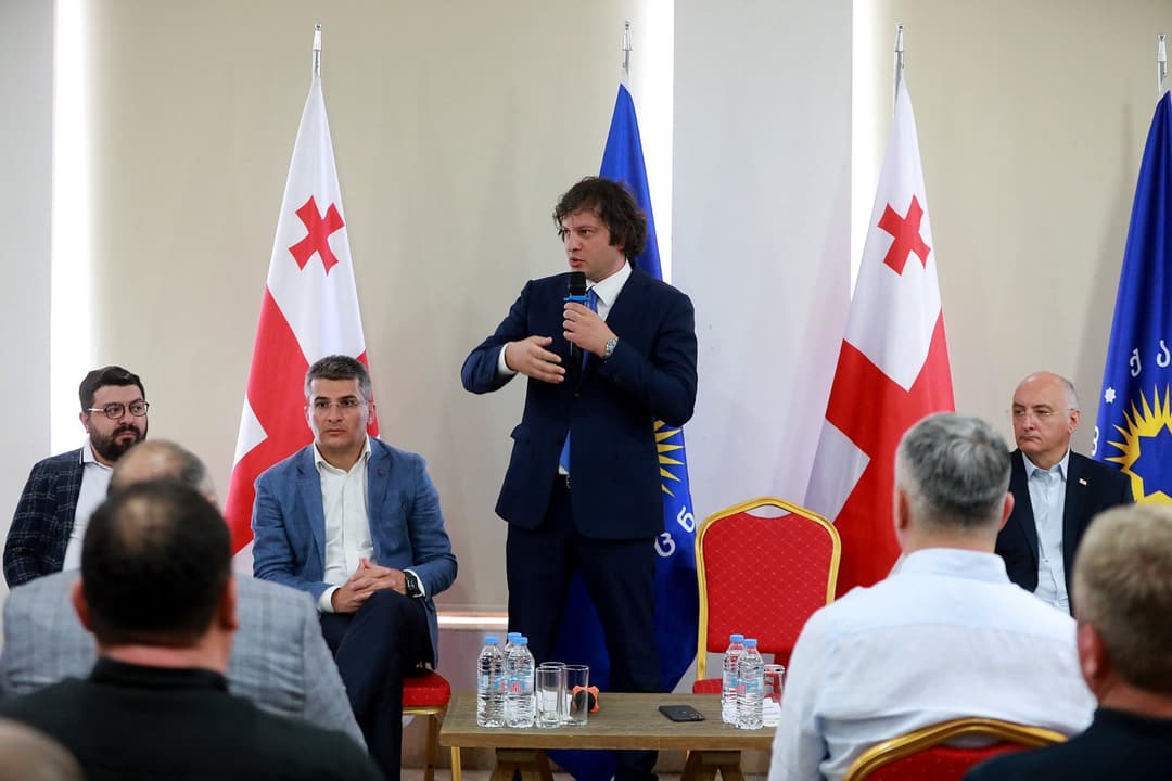 “ქართული ოცნების” ლიდერები კახეთში მერებს და საკრებულოების თავმჯდომარეებს შეხვდნენ