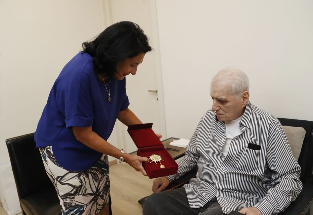 სალომე ზურაბიშვილმა თენგიზ არჩვაძე ბრწყინვალების ორდენით დააჯილდოვა