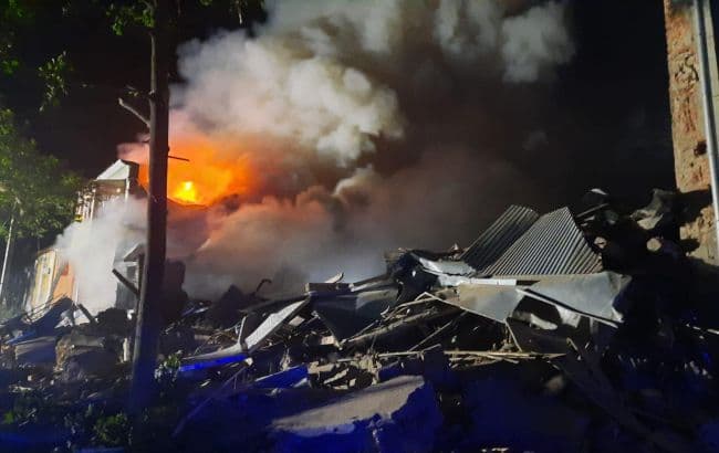 ხარკოვში, საერთო საცხოვრებლის დაბომბვის შედეგად 7 ადამიანი დაიღუპა, 13 დაშავდა