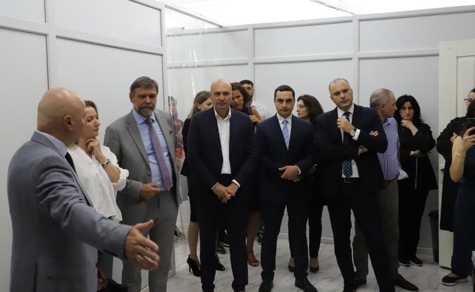 რუსლან აბაშიძემ და ჩეხეთის რესპუბლიკის ელჩმა ზუგდიდში ჩირის საწარმო გახსნეს