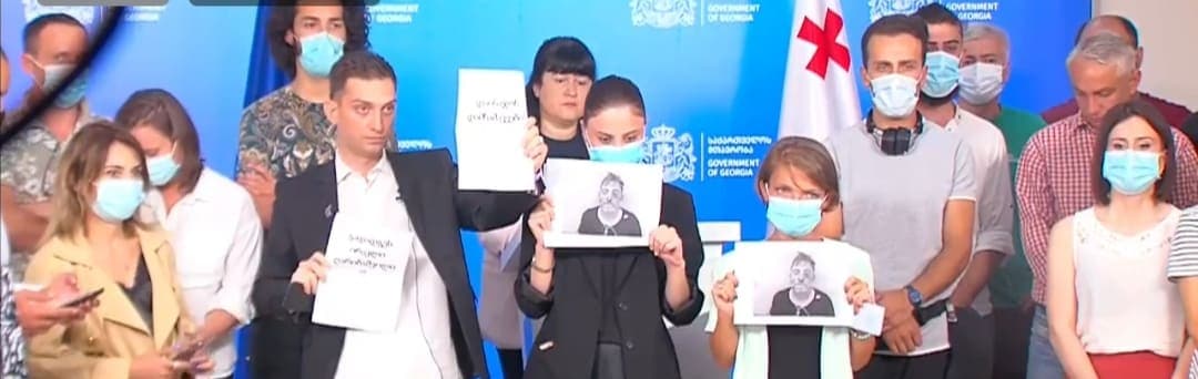 ლექსო ლაშქარავას გარდაცვალების გამო მედიის წარმომადგენლებმა მთავრობის ადმინისტრაციაში პროტესტი გამოხატეს
