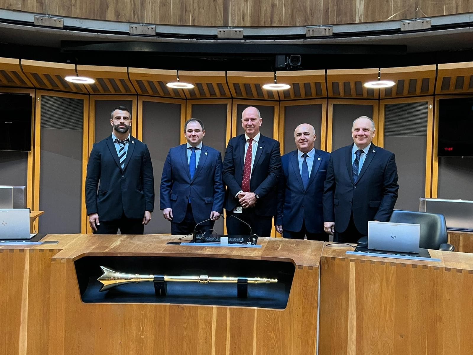 Frontnews image description