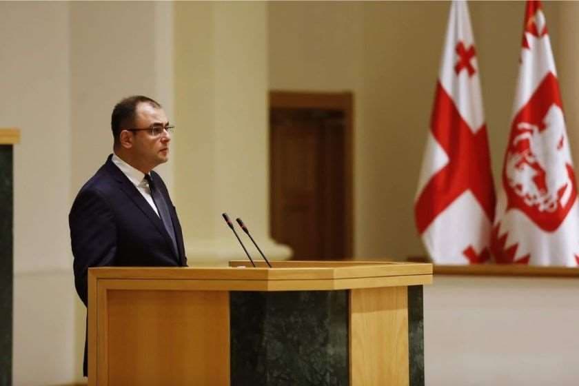 პარლამენტში დღეს რატი ბრეგაძეს მოუსმენენ