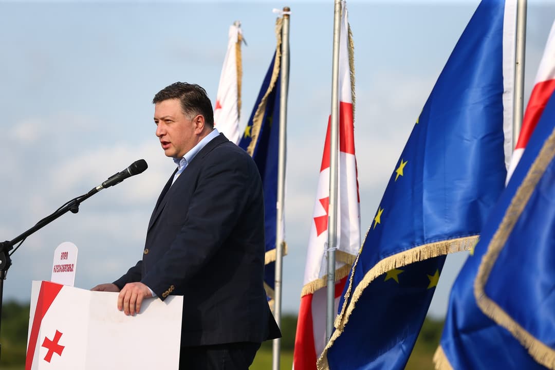 გიგი უგულავა – საბუთი ანუ ჯადო ჩემს ხელშია, ბრძოლა გრძელდება გამარჯვებამდე