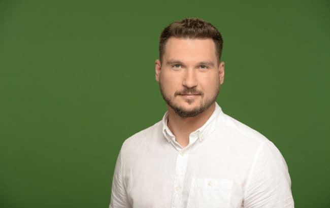 “ხალხის მსახური” სკანდალის გამო ფრაქციის თავმჯდომარის მოადგილეს გაათავისუფლებს და გამოძიების დაწყებას მოითხოვს