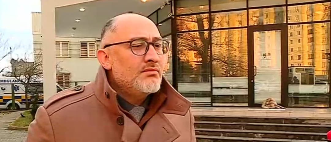 ადვოკატი – ბადრი ესებუა დანაშაულს არ აღიარებს და ამბობს, რომ “საქართველოს ბანკთან” მომხდარ ფაქტთან არაფერი აკავშირებს