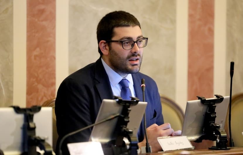 Frontnews image description