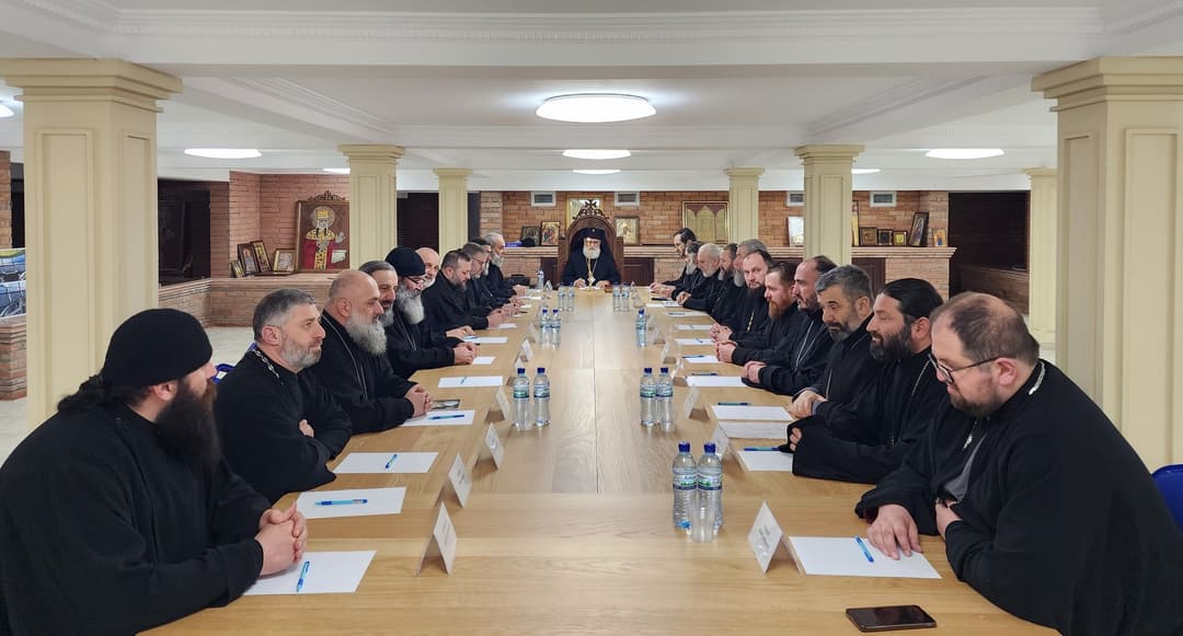 ფოთის საკათედრო ტაძრის სამრევლო დარბაზში ეპარქიის სამღვდელოების კრება გაიმართა