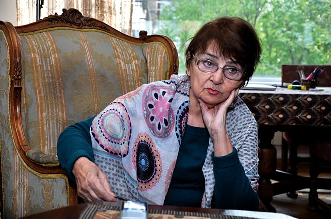 ლანა ღოღობერიძე – ისევ გეუფლება თითქოს სამუდამოდ დაძლეული განცდა: ნუთუ შენი ქვეყანა ისევ უნდა იყოს მარტო სამყაროსა და ისტორიის წინაშე? ნუთუ მარტოობა ჩვენი ბედისწერაა?!