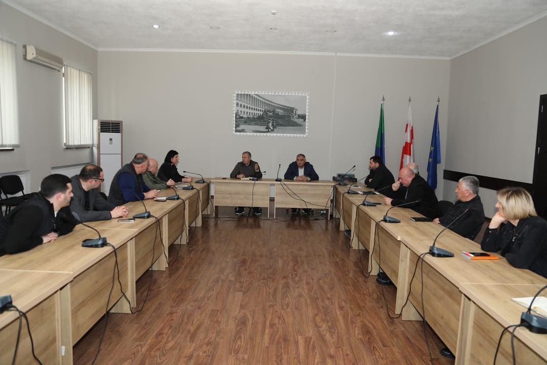 გენადი ბალანჩივაძემ ადმინისტრაციულ ერთეულებში მერის წარმომადგენლებთან თათბირი გამართა