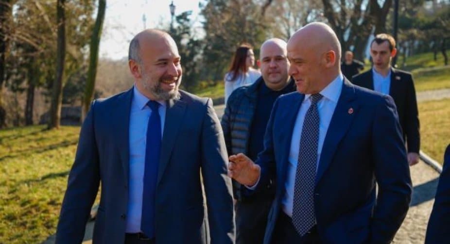 Frontnews image description