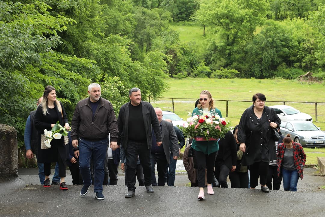 წყალტუბოში მეორე მსოფლიო ომში დაღუპულთა ხსოვნას პატივი მიაგეს და ომის ერთადერთ ცოცხალ ვეტერანს გამარჯვების დღე მიულოცეს