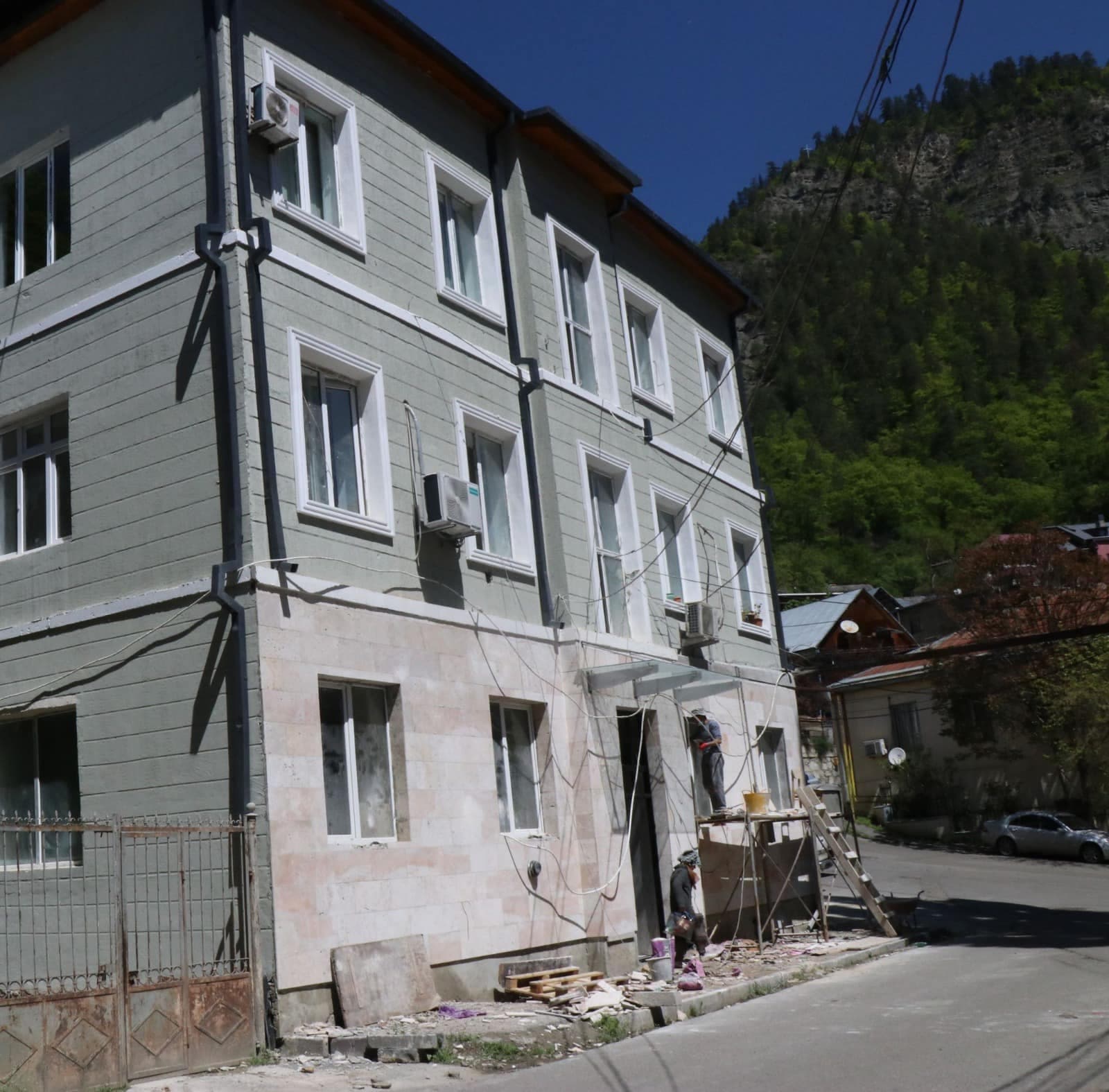 Frontnews image description