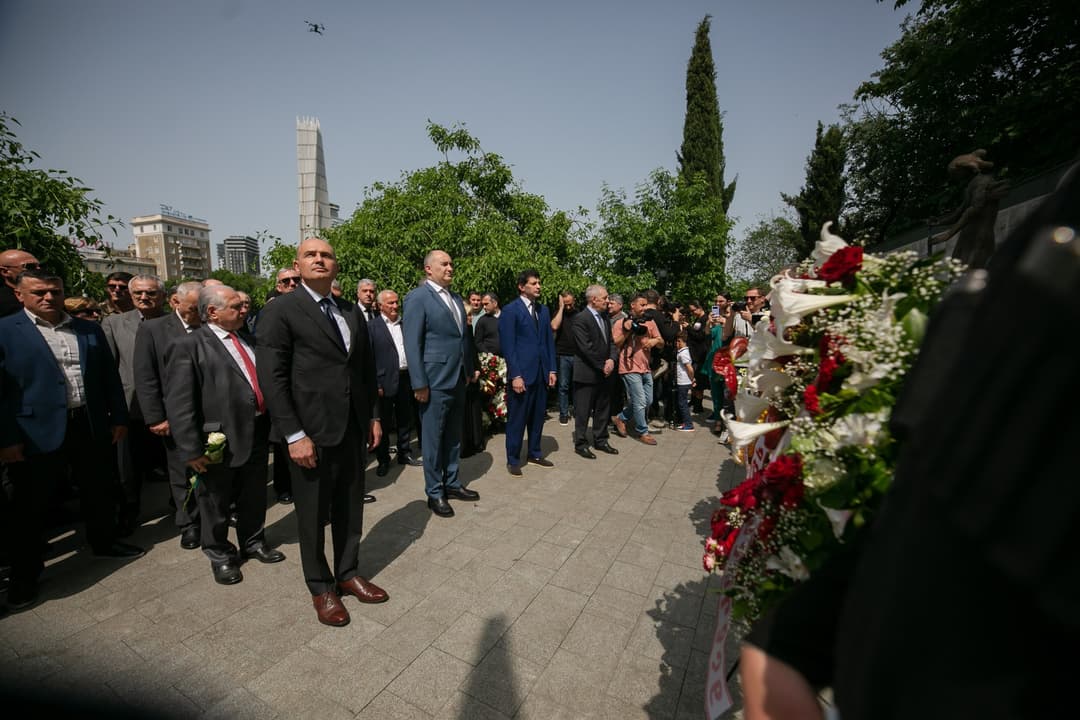 გმირთა მოედანზე საქართველოს ეროვნული გმირის, გენერალ-მაიორ გენო ადამიას ბიუსტი გაიხსნა