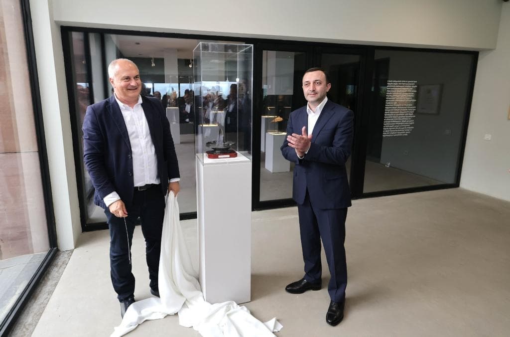 ირაკლი ღარიბაშვილი ვანის არქეოლოგიურ მუზეუმში სილეტოს ჯილდოს გადაცემის საზეიმო ცერემონიას დაესწრო