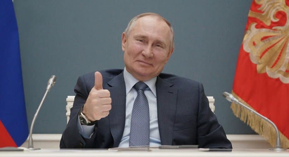 მედიის ინფორმაციით, წარუმატებელი ოპერაციის შემდეგ პუტინი კომაშია, კრემლი კი ძალაუფლების სასწრაფოდ გადაცემის სცენარს ამუშავებს