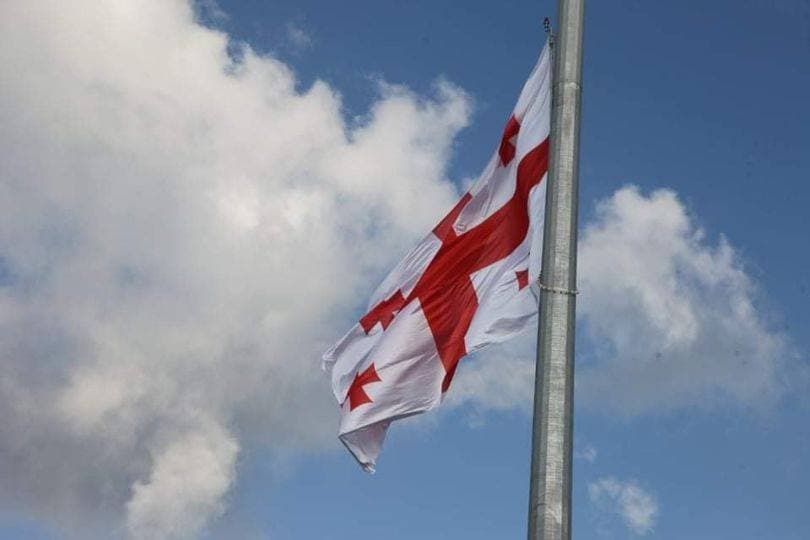 სახელმწიფო დროშები 7 აგვისტოს 00:00 საათიდან 8 აგვისტოს 00:00 საათამდე და 8 აგვისტოს 00:00 საათიდან 9 აგვისტოს 00:00 საათამდე დაეშვება