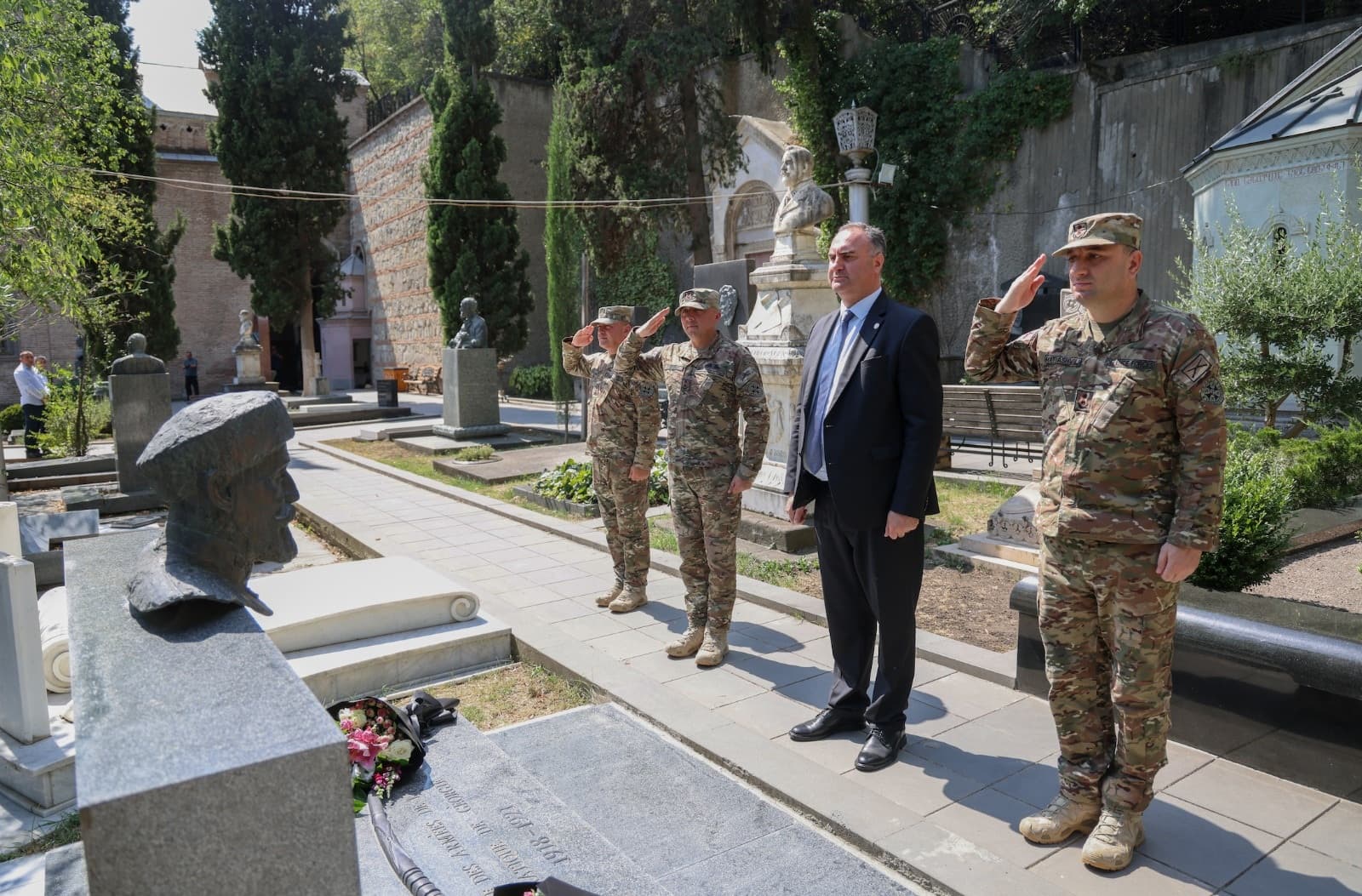 Frontnews image description